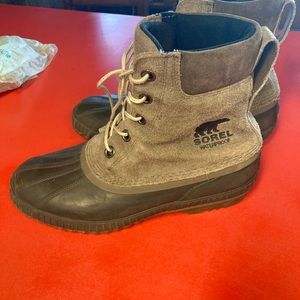 Sorel men’s size 9 boot.
